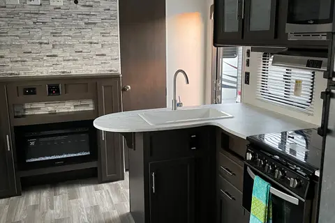 🏕️ “Big Gray” – 2020 Salem Travel Trailer (Delivered to You!) 🚐✨