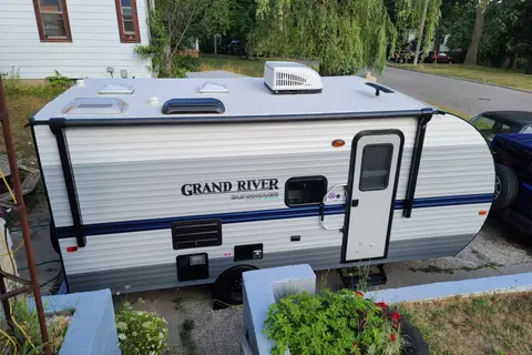 Josh & Ellen’s Cozy Cruiser!