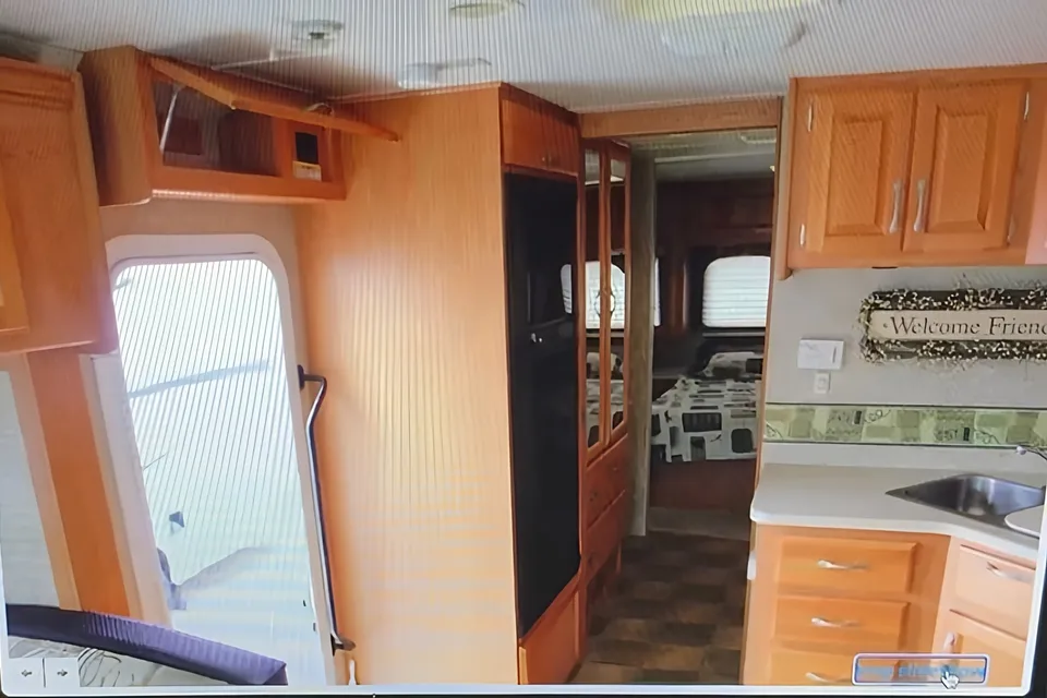 Beauty Beast-Class A Four Winds Hurricane 