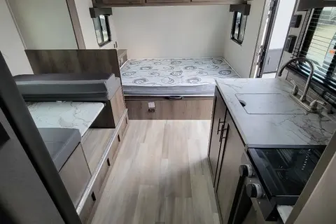 2021 Viking 2  BHS 1-Slide ultra lite Vacation on Wheels