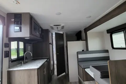 2021 Viking 2  BHS 1-Slide ultra lite Vacation on Wheels
