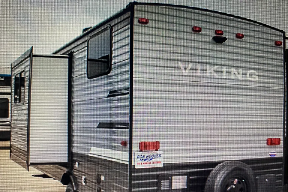 2021 Viking 2  BHS 1-Slide ultra lite Vacation on Wheels