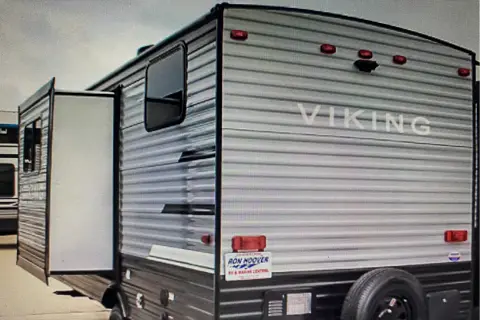 2021 Viking 2  BHS 1-Slide ultra lite Vacation on Wheels