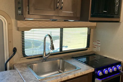 THOR FREEDOM ELITE 24' (SUPER CLEAN)