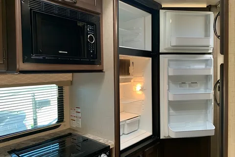 THOR FREEDOM ELITE 24' (SUPER CLEAN)