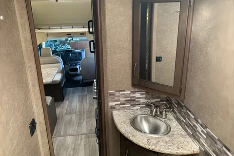 THOR FREEDOM ELITE 24' (SUPER CLEAN)