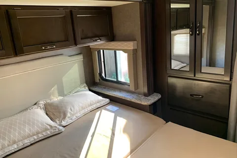 THOR FREEDOM ELITE 24' (SUPER CLEAN)