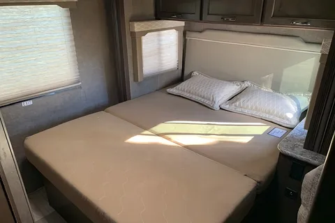 THOR FREEDOM ELITE 24' (SUPER CLEAN)
