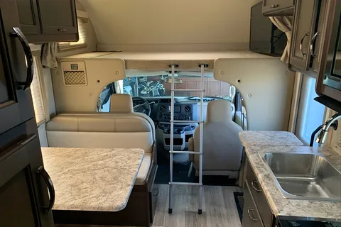 THOR FREEDOM ELITE 24' (SUPER CLEAN)