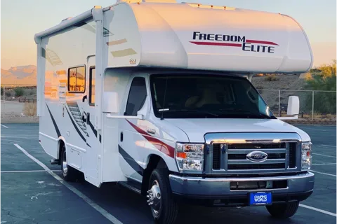 THOR FREEDOM ELITE 24' (SUPER CLEAN)