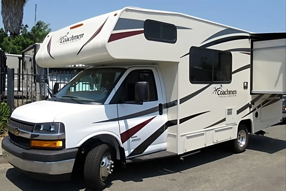 OFF THE GRID COACHMAN FREELANDER 21RS 
