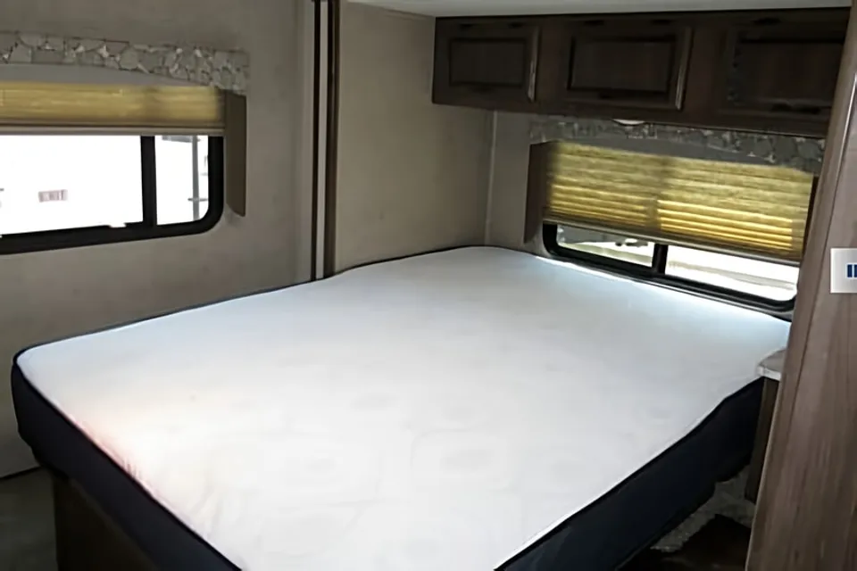 OFF THE GRID COACHMAN FREELANDER 21RS 