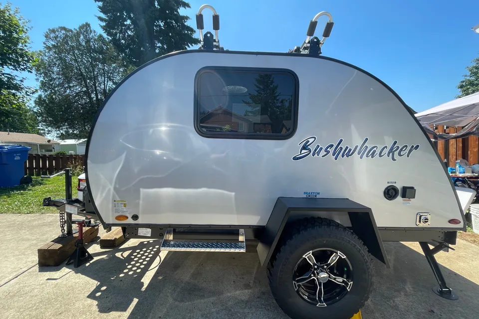 The Teardrop Adventurer – Compact Comfort for Your Journey