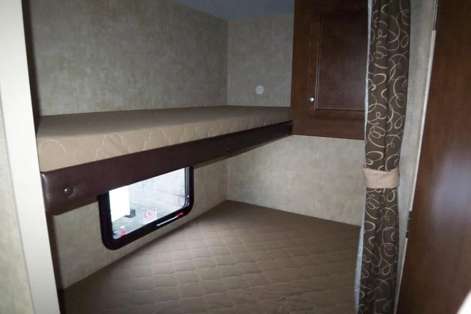 Great Condition - 23' Travel Trailer (No Smoking)