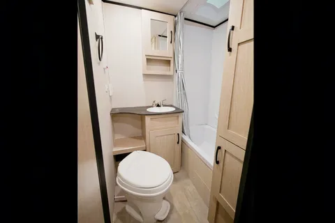 Take It Easy - 2022 Apex Nano 19’ Off Grid Travel Trailer