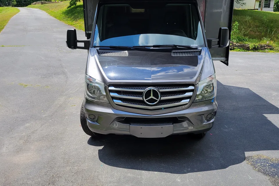 Dustin's Thor Motor Coach Jayco Melbourne 24M Class B