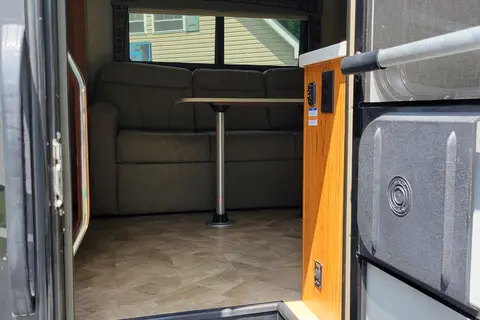 Dustin's Thor Motor Coach Jayco Melbourne 24M Class B