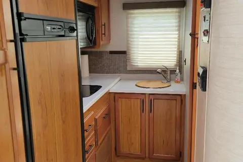 Dustin's Thor Motor Coach Jayco Melbourne 24M Class B