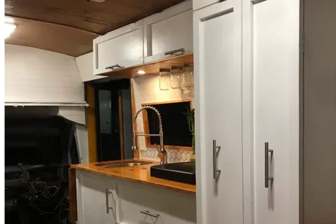 Converted School Bus SKOOLIE fully solar powered SEATS 7!