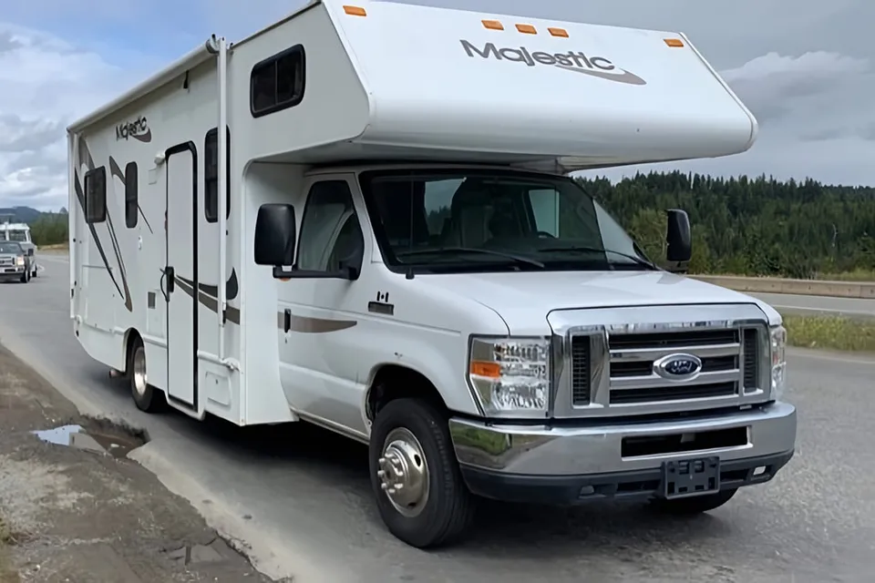 Jessica's Majestic Class C 23’ sleep 4-5