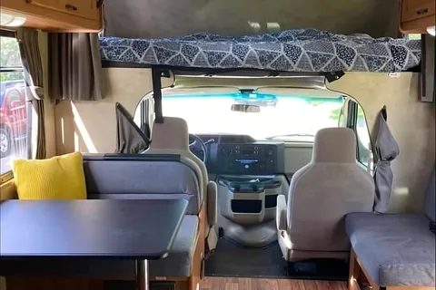 Jessica's Majestic Class C 23’ sleep 4-5