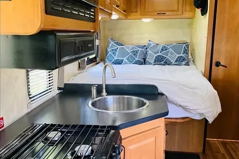 Jessica's Majestic Class C 23’ sleep 4-5