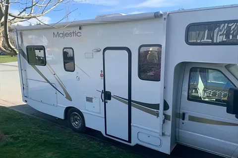 Jessica's Majestic Class C 23’ sleep 4-5