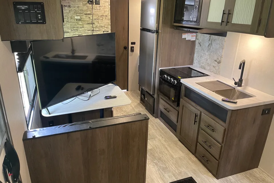 Eric's Prime Time 26BK  Travel Trailer