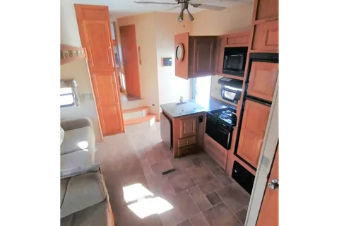 MARITIME CAMPER RENTALS:  2 Baths + Bunkroom (5th-Wheel)