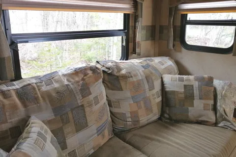 MARITIME CAMPER RENTALS:  2 Baths + Bunkroom (5th-Wheel)