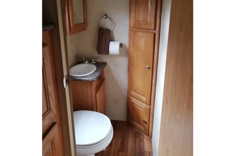 MARITIME CAMPER RENTALS:  2 Baths + Bunkroom (5th-Wheel)