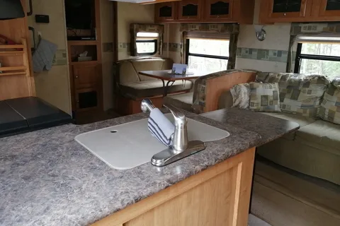 MARITIME CAMPER RENTALS:  2 Baths + Bunkroom (5th-Wheel)