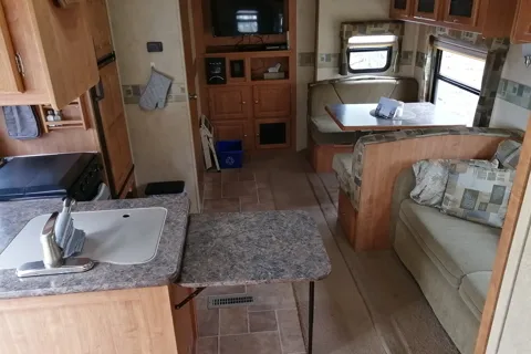 MARITIME CAMPER RENTALS:  2 Baths + Bunkroom (5th-Wheel)