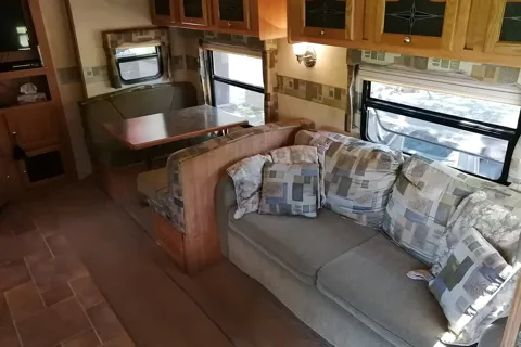 MARITIME CAMPER RENTALS:  2 Baths + Bunkroom (5th-Wheel)