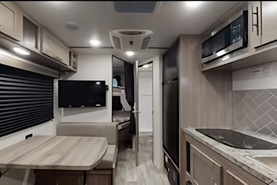 3 Year Old Crossroads Sunset Trail Travel Trailer