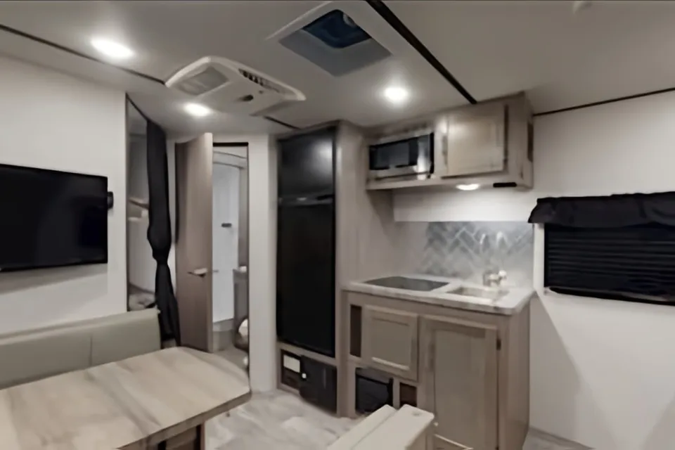 3 Year Old Crossroads Sunset Trail Travel Trailer