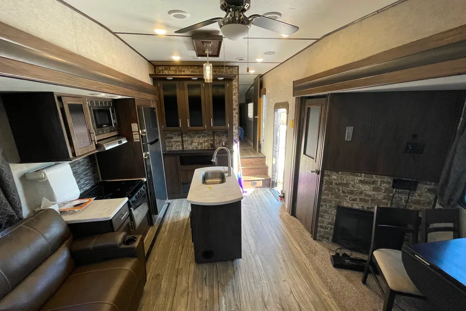 Cody's Forest River 285drl4 artic wolf Fifth Wheel