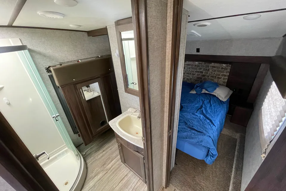 Cody's Forest River 285drl4 artic wolf Fifth Wheel