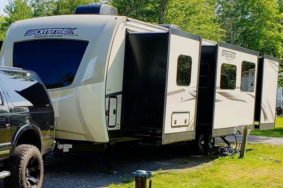 Sport trek 343VBH Travel Trailer