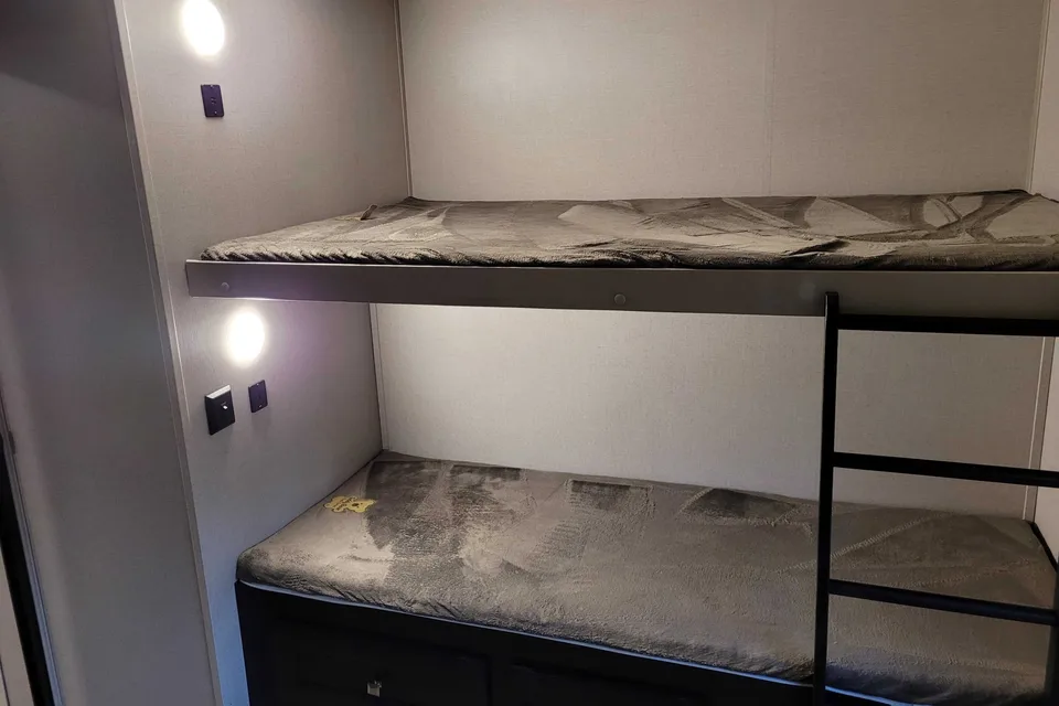 Sport trek 343VBH Travel Trailer