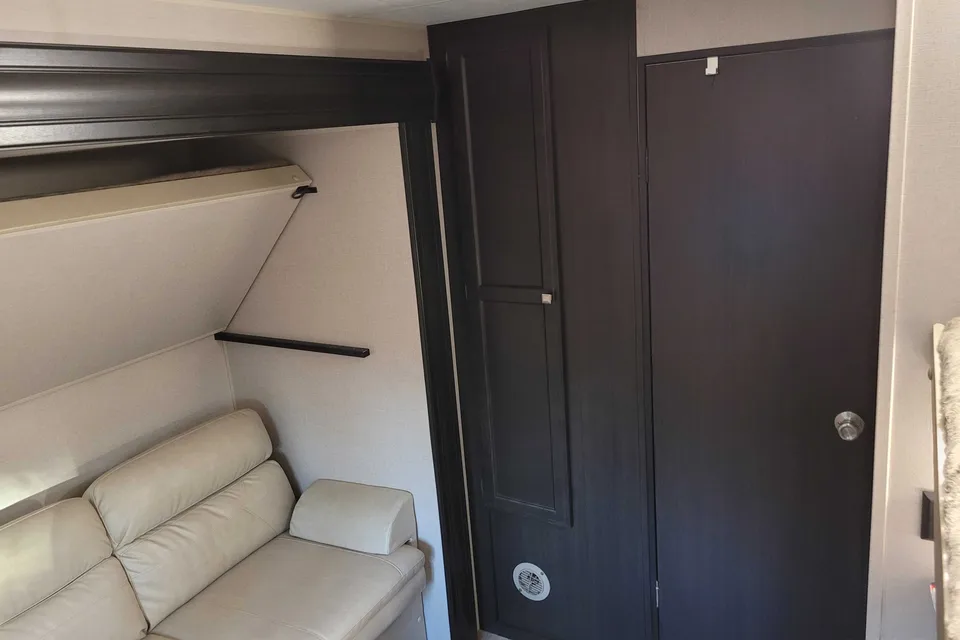 Sport trek 343VBH Travel Trailer