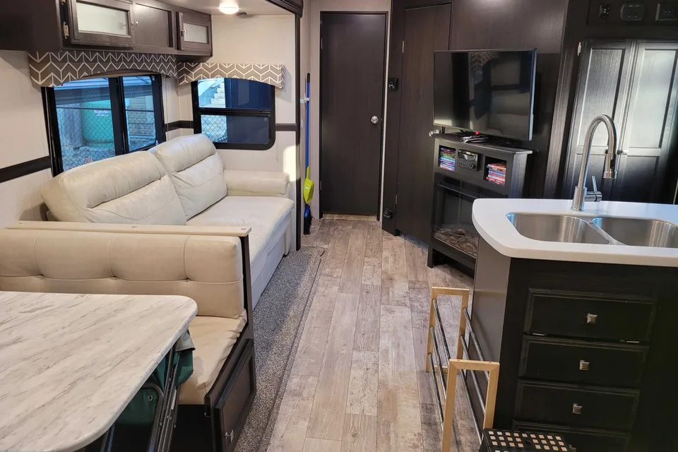 Sport trek 343VBH Travel Trailer