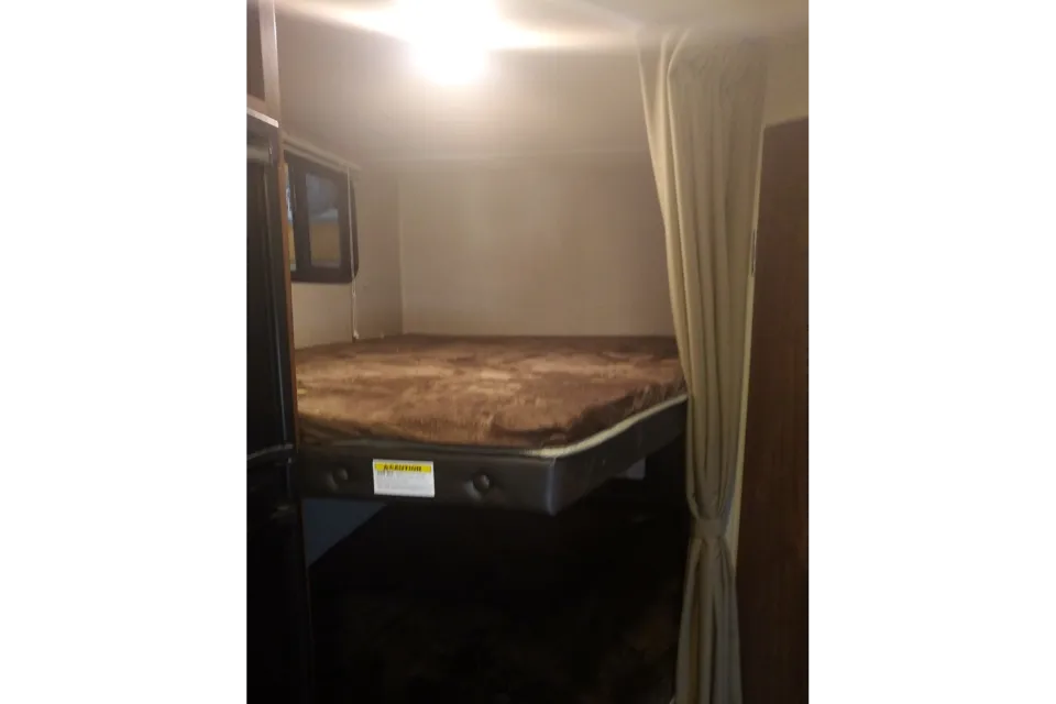 Coleman Lantern 244BH Travel Trailer