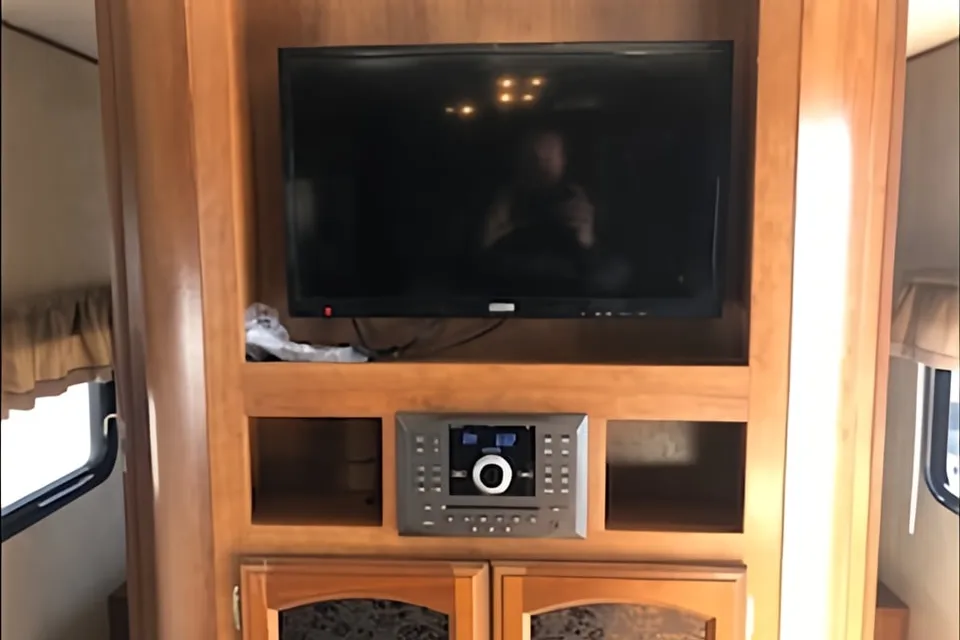 Prime Time Avenger 28 DBS Travel Trailer