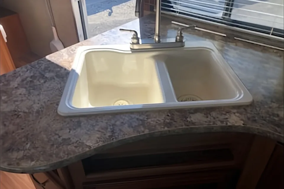Prime Time Avenger 28 DBS Travel Trailer