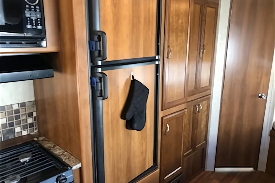 Prime Time Avenger 28 DBS Travel Trailer