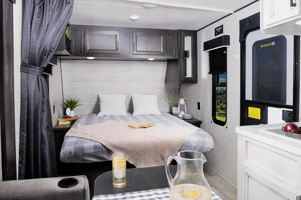 2022 Fun time Jayco 184BS Travel Trailer sleep 6 Mini Van Towable