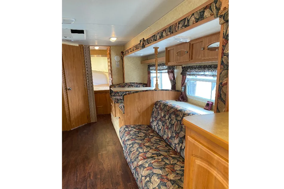 Very cozy trailer sleeping 7