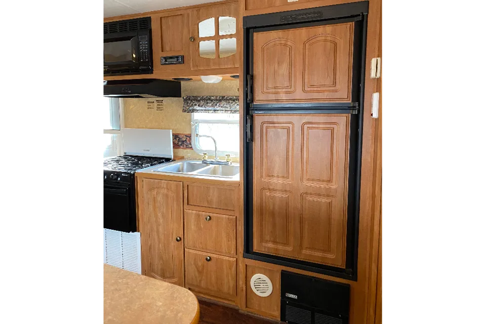 Very cozy trailer sleeping 7