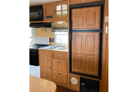 Very cozy trailer sleeping 7